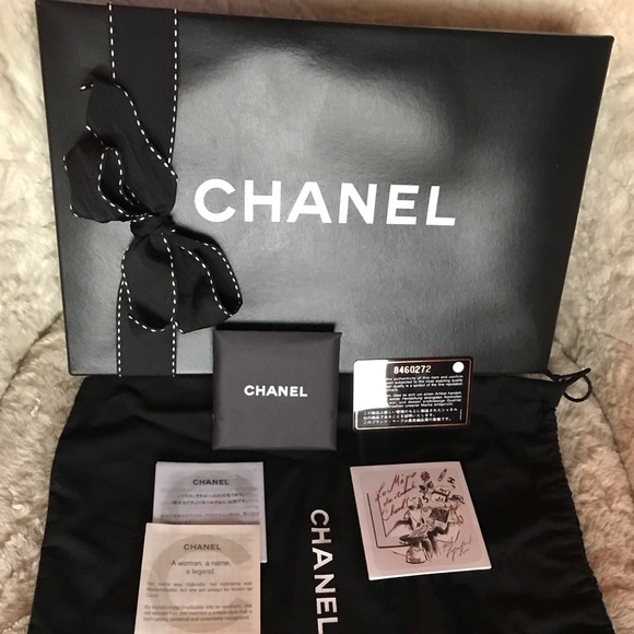 CHANEL Cream Quilted Flap Crossbody Handbag WOC - Picture 8 of 14